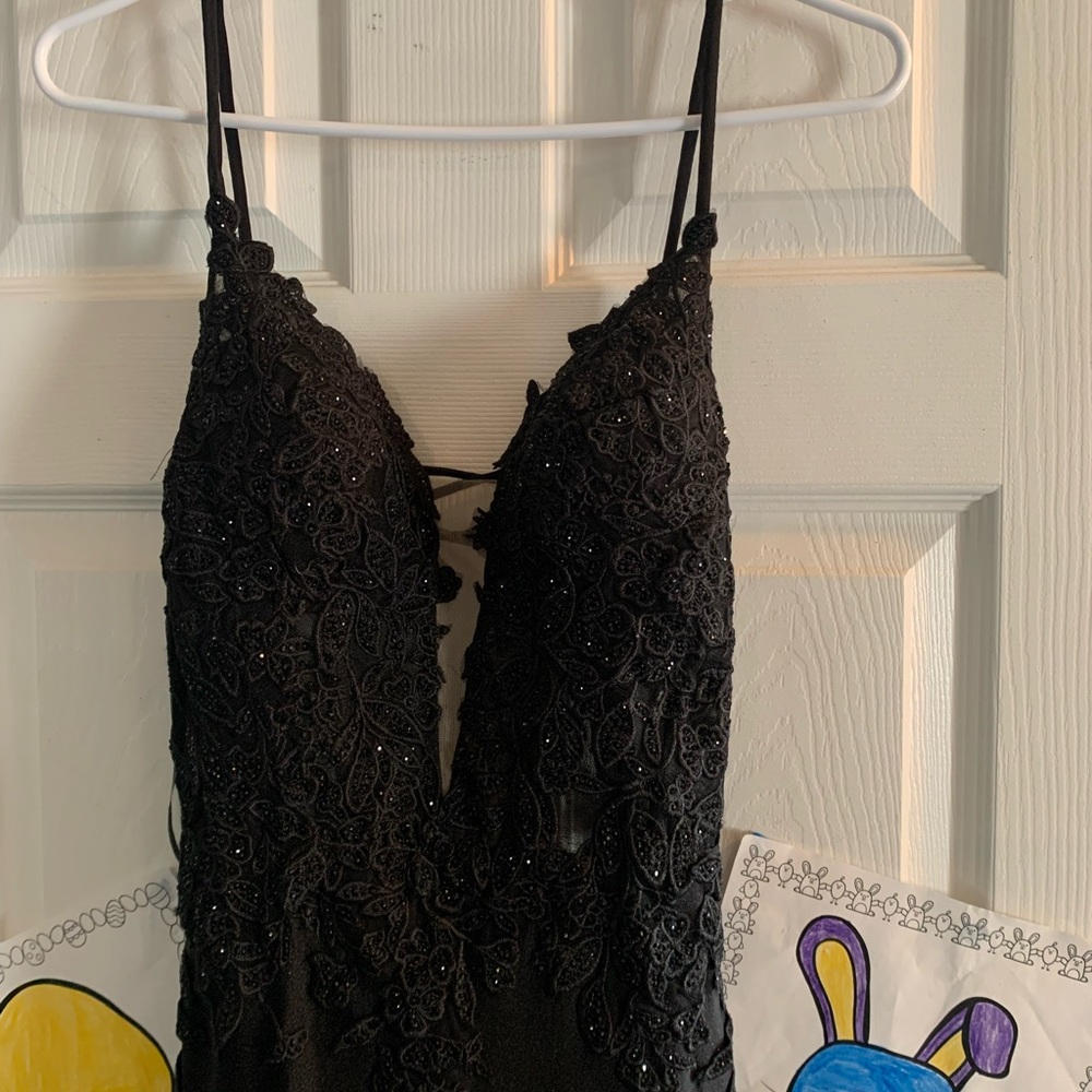 Amara Black Prom Dress, size 6 - Picture 12 of 16